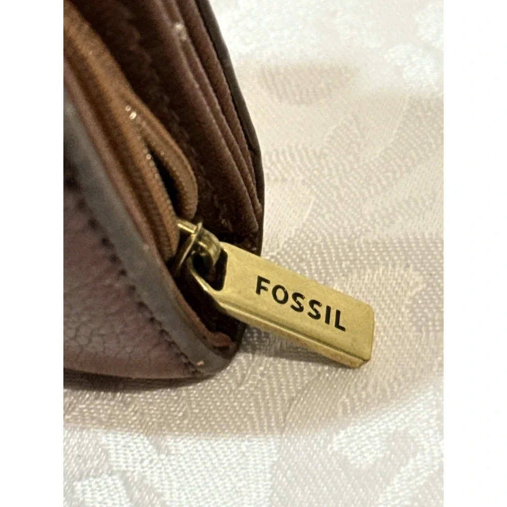 Fossil Women's Leather Cleo Clutch Wallet brown Color Used Some Spots